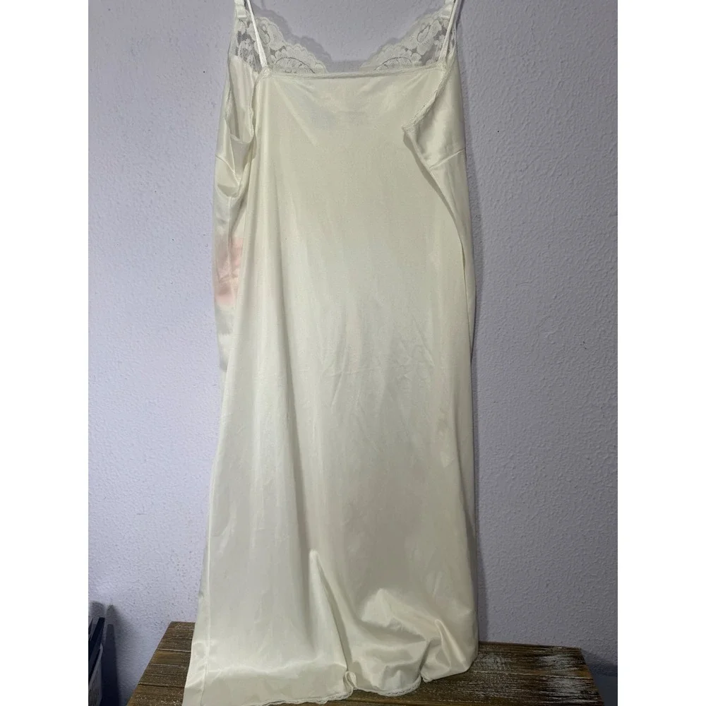 Vintage Ivory Lace Trim Full Slip Dress Romantic Layering Chemise Nightgown M/L?